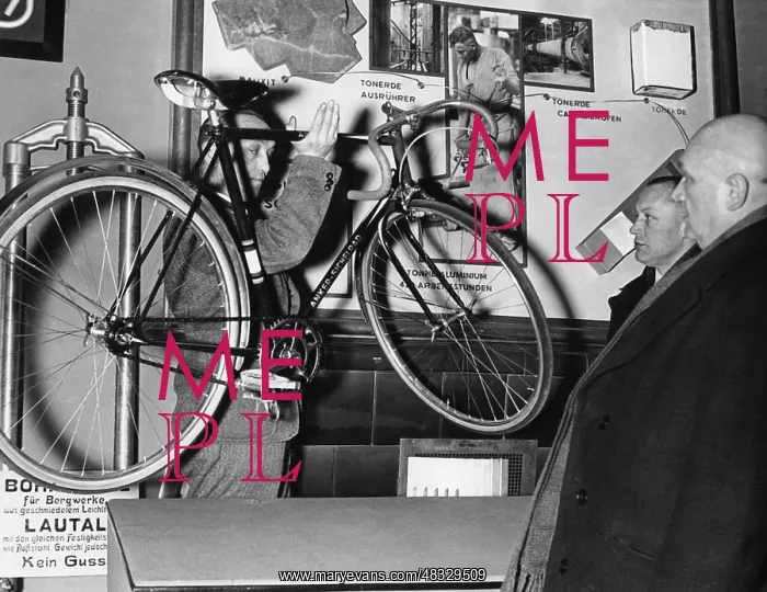 : Man demonstrates the weight of a light-alloy frame, 1937 : Man demonstrates the weight of a light-alloy frame, 1937