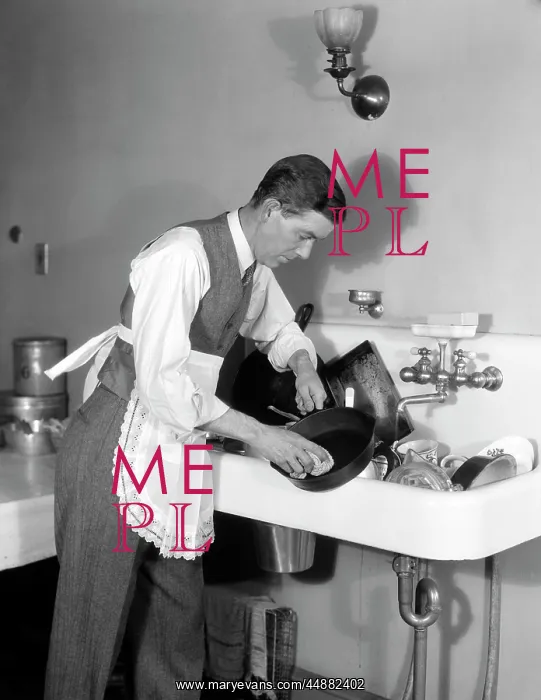 : Man doing the washing up at a kitchen sink : Man doing the washing up at a kitchen sink