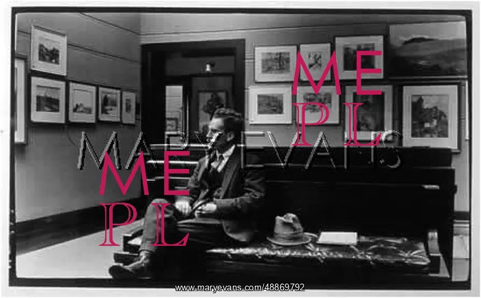 : MAN IN GALLERY : MAN IN GALLERY
