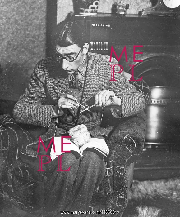 : MAN KNITTING : MAN KNITTING