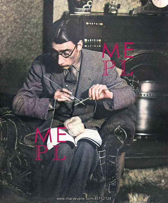 : MAN KNITTING : MAN KNITTING