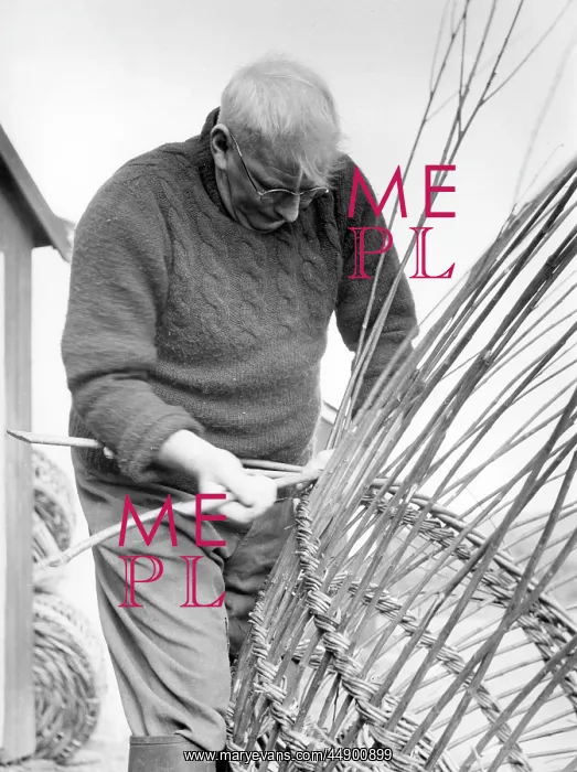 : Man making lobster pot at Beesands, Start Bay, Devon : Man making lobster pot at Beesands, Start Bay, Devon