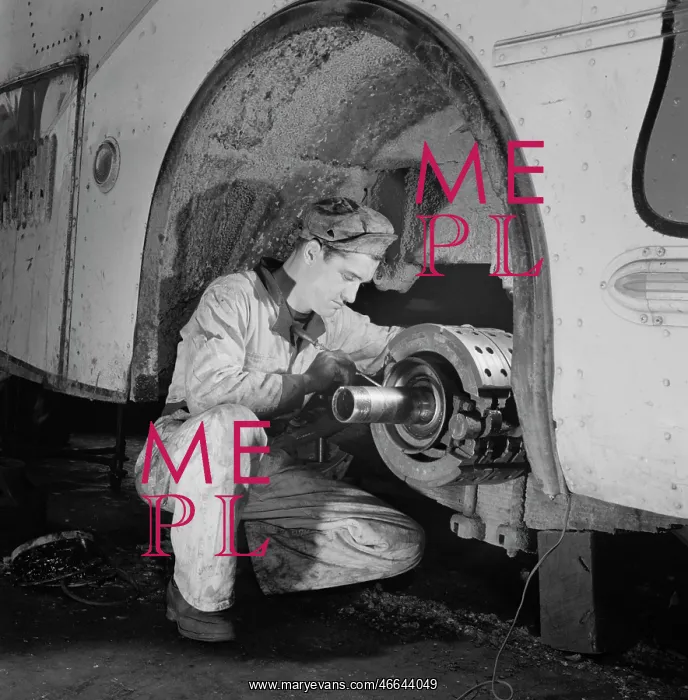 : Man - Mechanic - Occupations - WWII : Man - Mechanic - Occupations - WWII