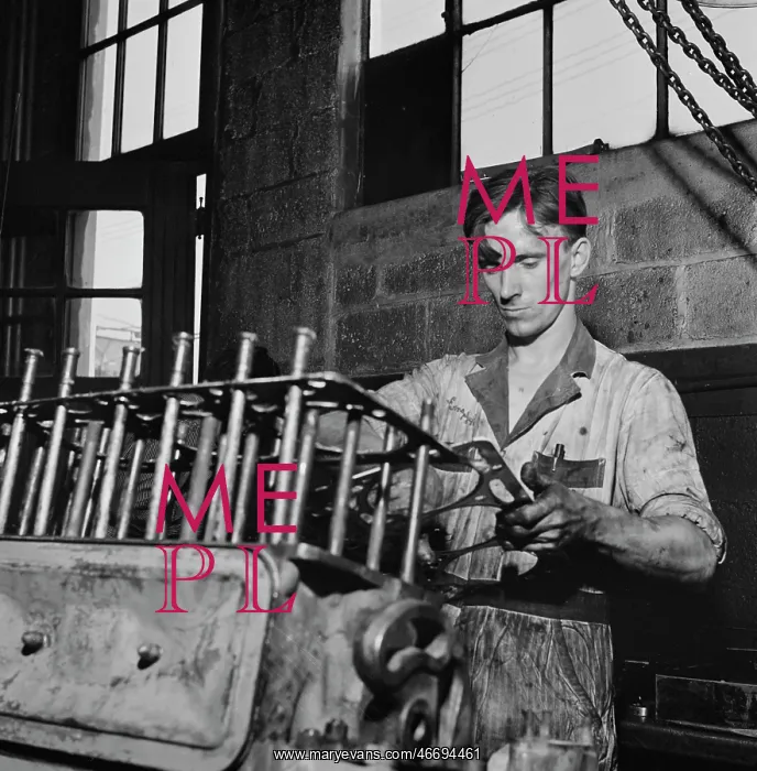  : Man - Occupations - Mechanic - WWII