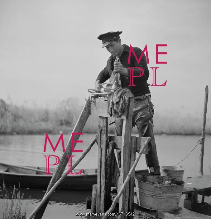 : Man - Occupations - Worker - Trapper : Man - Occupations - Worker - Trapper