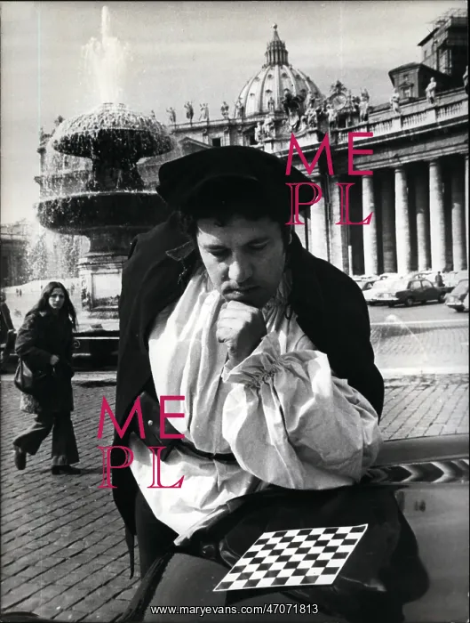 : Man playing chess without the pieces, Italy : Man playing chess without the pieces, Italy
