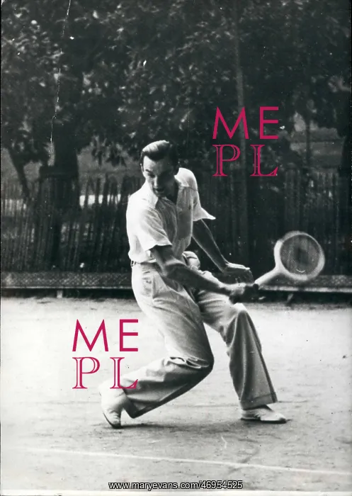 : Man playing tennis : Man playing tennis