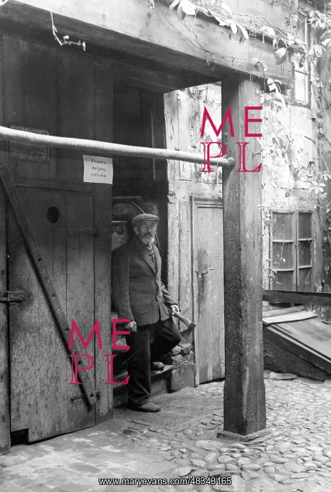 : Man in front of a poor house in the Petristrasse : Man in front of a poor house in the Petristrasse