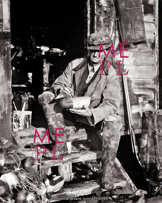 : Man Professional Market Hunter Sitting on Shack : Man Professional Market Hunter Sitting on Shack