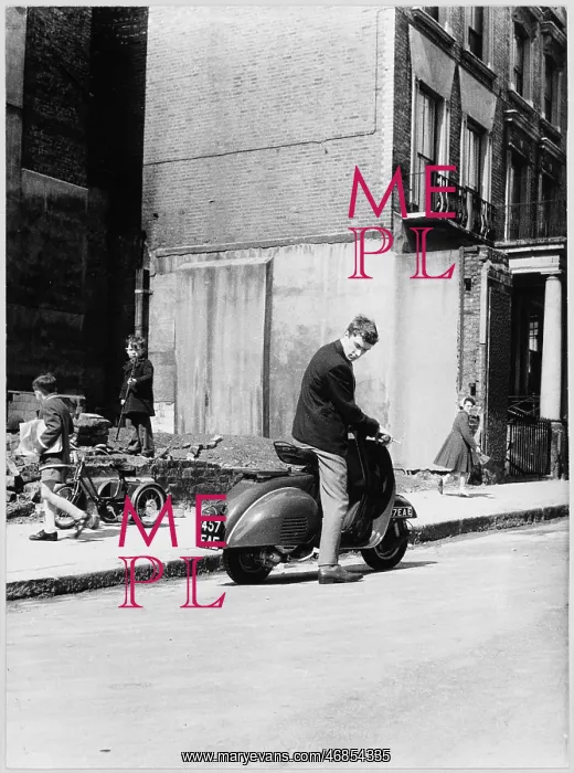 : MAN ON SCOOTER / 1961 : MAN ON SCOOTER / 1961