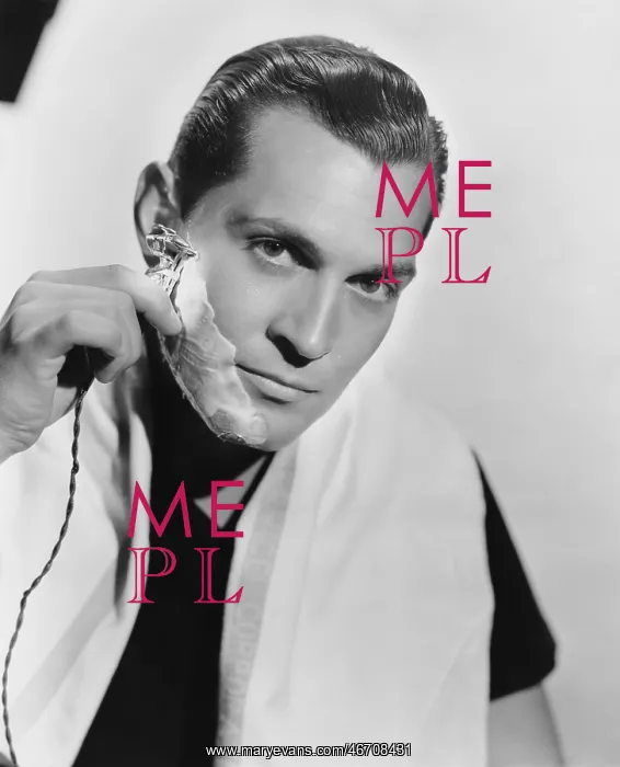 : Man shaving : Man shaving