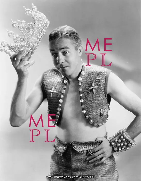  : Man tipping his crown