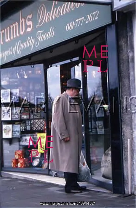 : MAN WINDOW SHOPPING : MAN WINDOW SHOPPING
