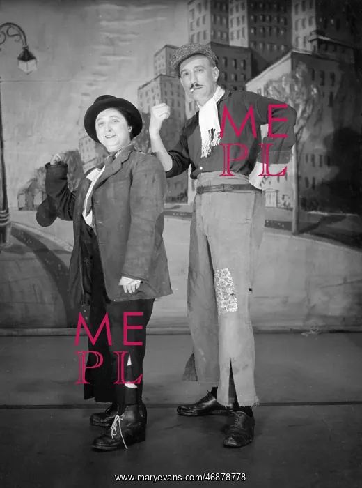 : Man and woman performing a comic song : Man and woman performing a comic song