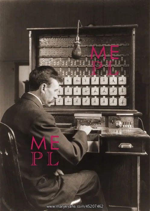 : Man working with punch cards in an early ? : Man working with punch cards in an early ?