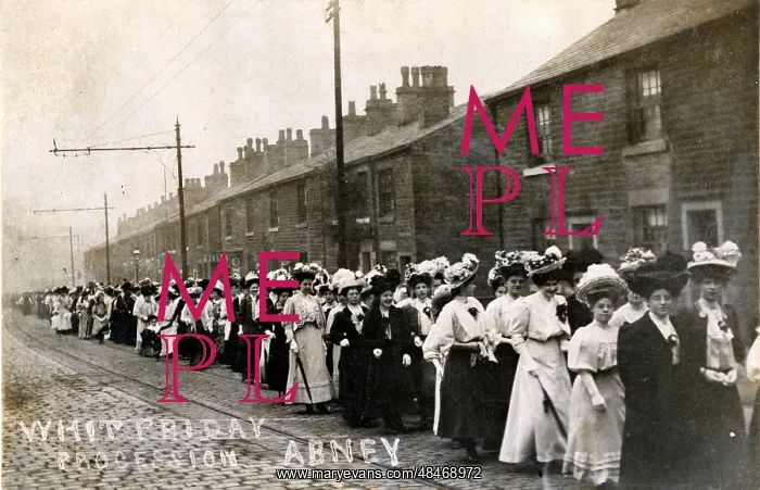 : Manchester Road, Mossley, Ashton-under-Lyne, England : Manchester Road, Mossley, Ashton-under-Lyne, England