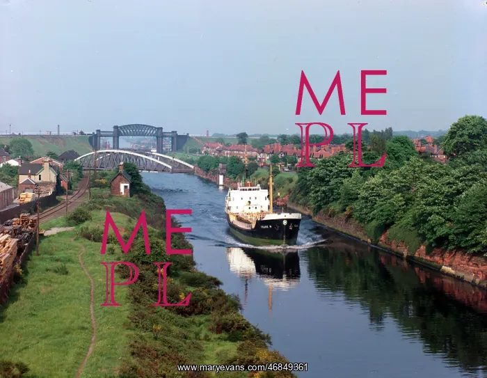 : Manchester Ship Canal, passing through Barton Swing Aqueduct : Manchester Ship Canal, passing through Barton Swing Aqueduct