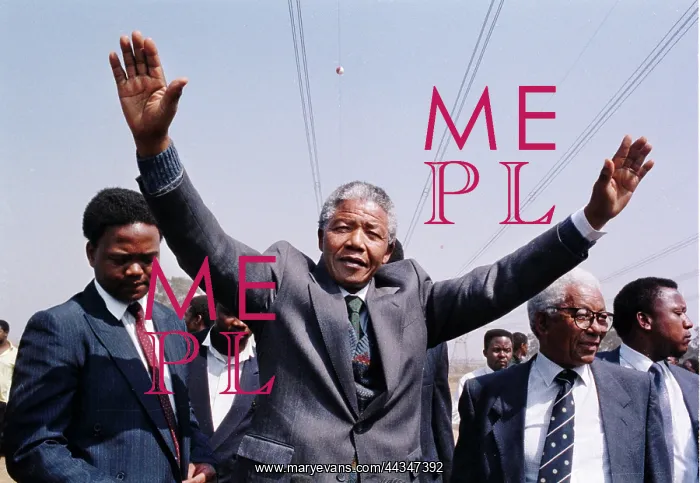 : Mandela calms Phola Park squatters : Mandela calms Phola Park squatters