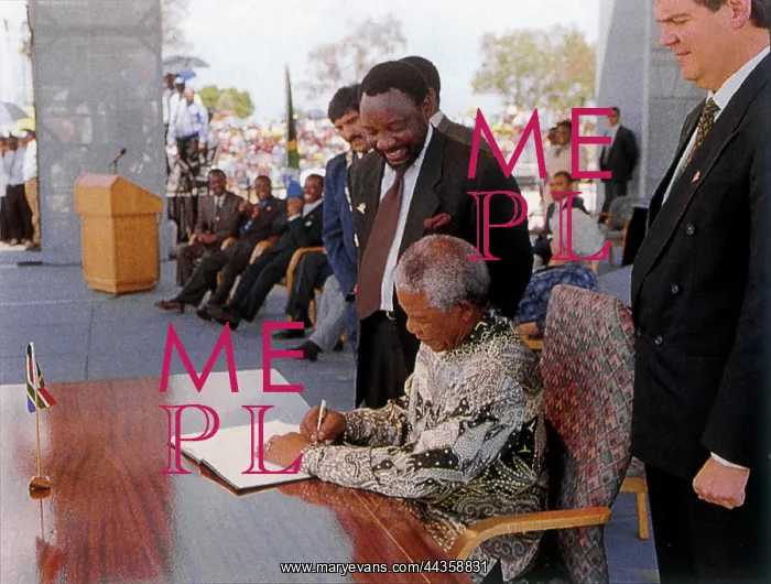 : Mandela signs the constitution : Mandela signs the constitution