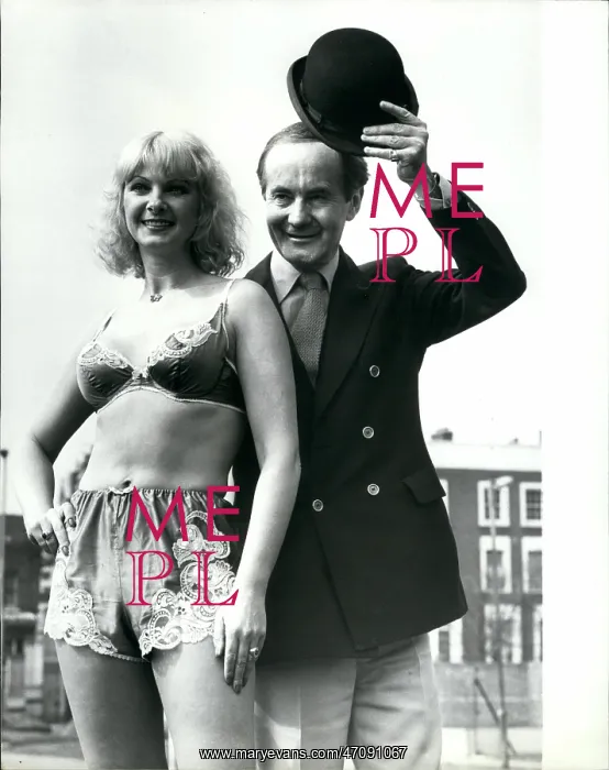 : Mandy Rice-Davies and Henry McGee, West End show : Mandy Rice-Davies and Henry McGee, West End show