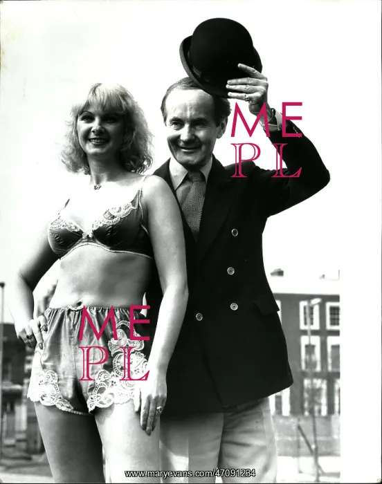 : Mandy Rice-Davies and Henry McGee, West End show : Mandy Rice-Davies and Henry McGee, West End show
