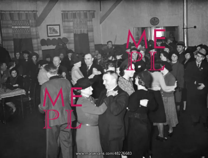 : Maneuver ball in Berlin, 1940 : Maneuver ball in Berlin, 1940