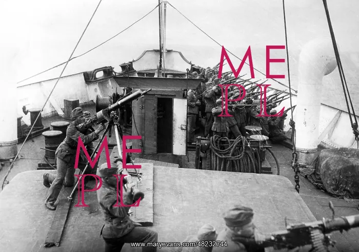 : Maneuver with a troop transport, 1937 : Maneuver with a troop transport, 1937