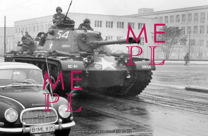 : Maneuver of US troops in Berlin : Maneuver of US troops in Berlin