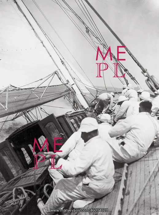  : Maneuver on the yacht Candida
