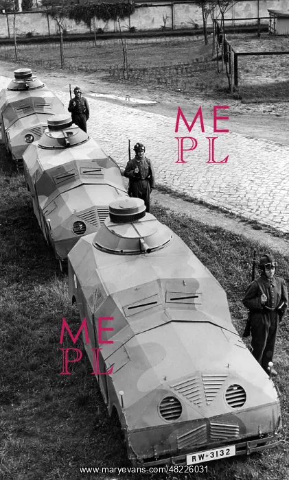 : Maneuvers with dummy tanks, 1932 : Maneuvers with dummy tanks, 1932