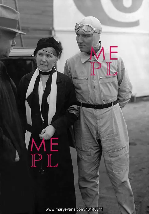 : Manfred von Brauchitsch with his mother, 1935 : Manfred von Brauchitsch with his mother, 1935