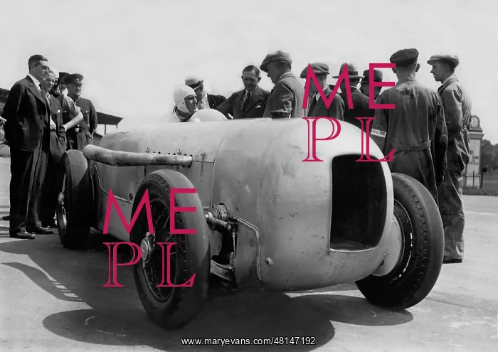 : Manfred von Brauchitsch at the training on the Avus, 1932 : Manfred von Brauchitsch at the training on the Avus, 1932