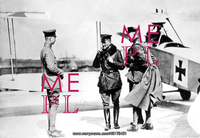 : Manfred von Richthofen with other pilots, 1915 : Manfred von Richthofen with other pilots, 1915