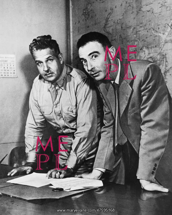 : Manhattan Project, Groves and Oppenheimer : Manhattan Project, Groves and Oppenheimer