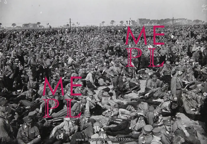 : Manifestation of the Nazis in front : Manifestation of the Nazis in front