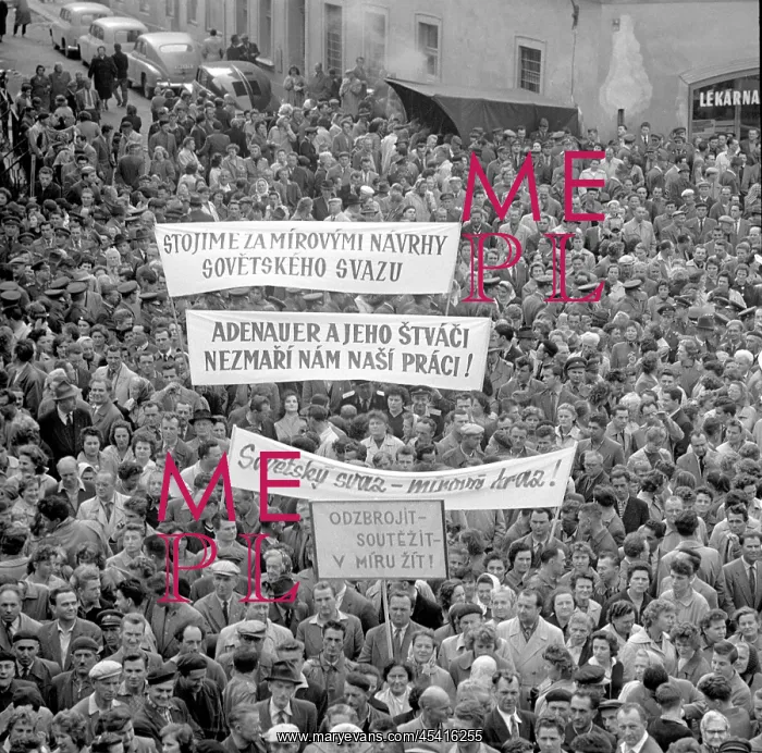 : Manifestation against revanshism and support for : Manifestation against revanshism and support for