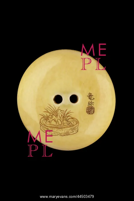 : Manju netsuke - a calligrapher : Manju netsuke - a calligrapher