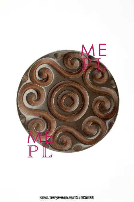 : Manju netsuke with geometric guri patterning - Reverse : Manju netsuke with geometric guri patterning - Reverse