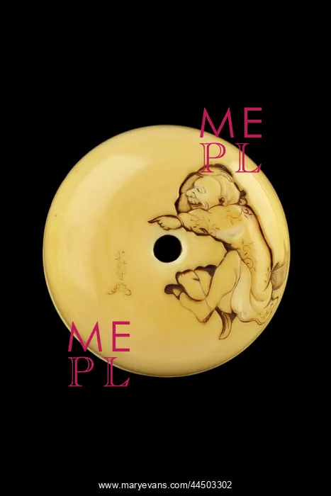: Manju netsuke - Kanshin crawling through a brigands legs : Manju netsuke - Kanshin crawling through a brigands legs