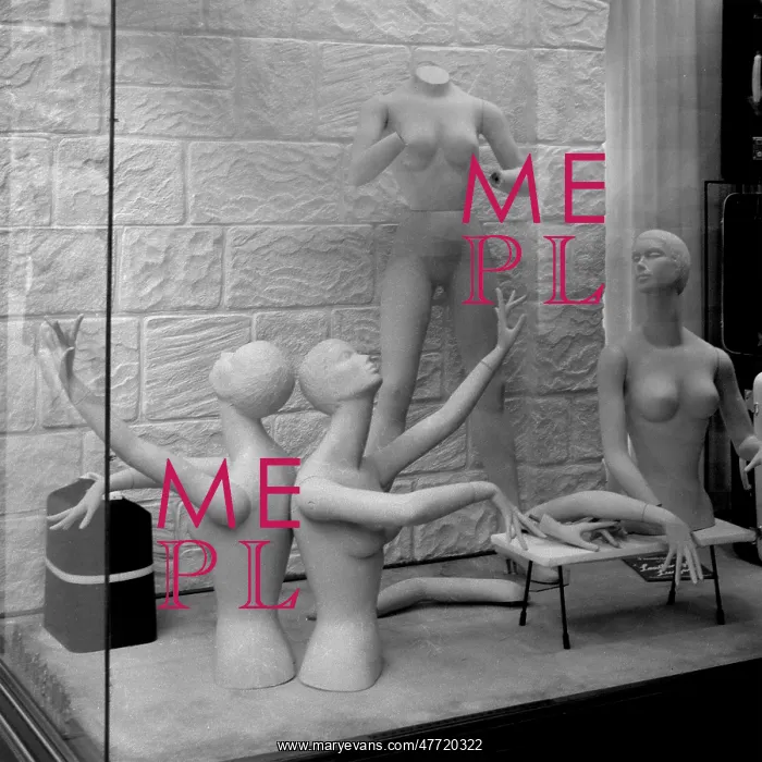 : Mannequins for assembly in shop window display : Mannequins for assembly in shop window display