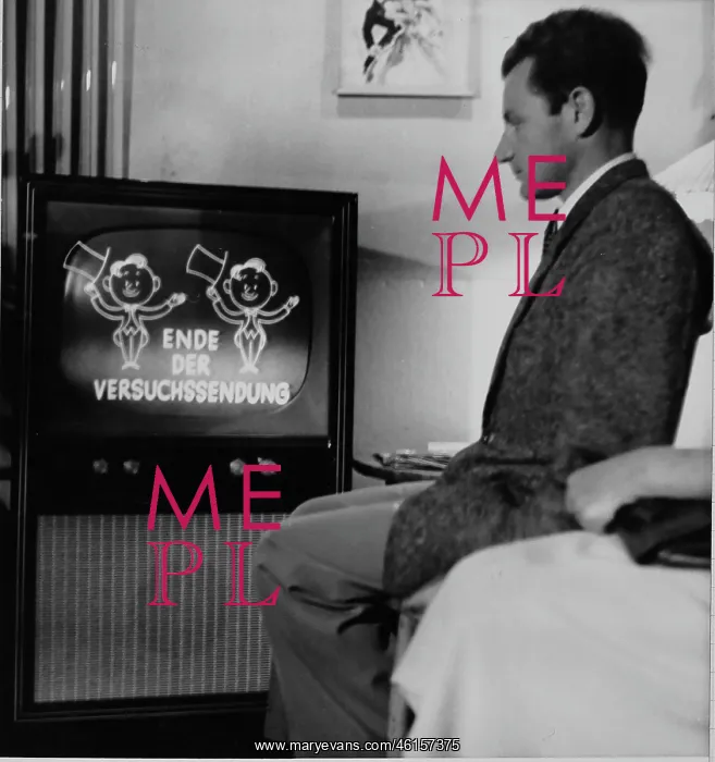 : Mansitting in front of a TV (test transmission) : Mansitting in front of a TV (test transmission)