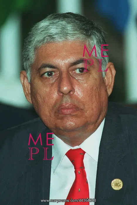  : Manuel Esquivel