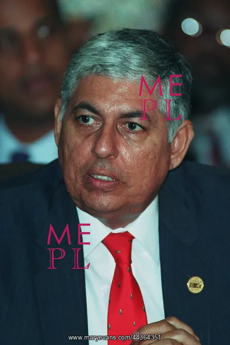  : Manuel Esquivel
