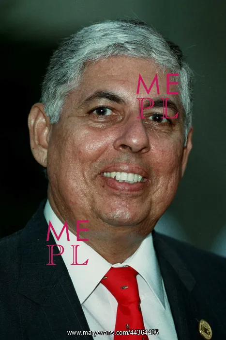  : Manuel Esquivel