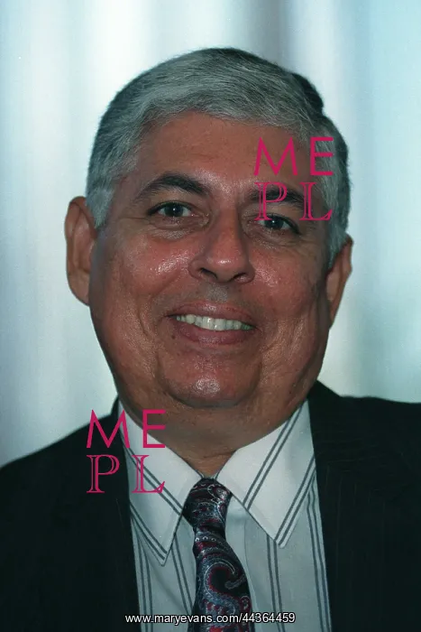  : Manuel Esquivel