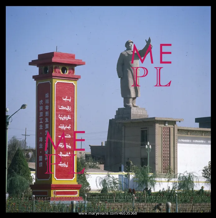 : MAO STATUE : MAO STATUE