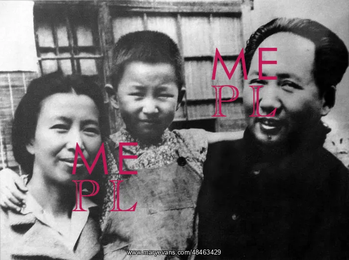 : Mao Zedong with Jiang Qing and Their Daughter : Mao Zedong with Jiang Qing and Their Daughter