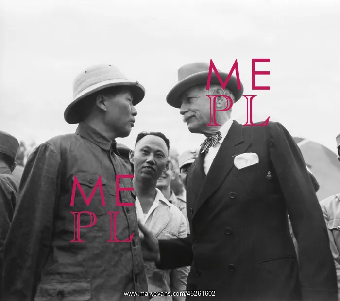 : Mao Zedong and U.S. Ambassador Patrick Hurley : Mao Zedong and U.S. Ambassador Patrick Hurley