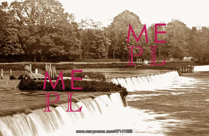  : Mapledurham Weir, River Thames