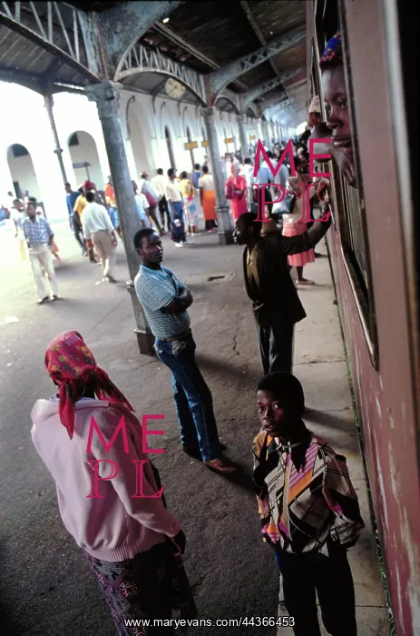 : Maputo central railway station. 1990 @ Cedric Nunn : Maputo central railway station. 1990 @ Cedric Nunn
